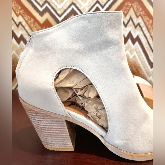 Free People Suede Leather Cutout Ankle Boots Size 9.5 Western Coastal Cowgirl - Picture 10 of 16